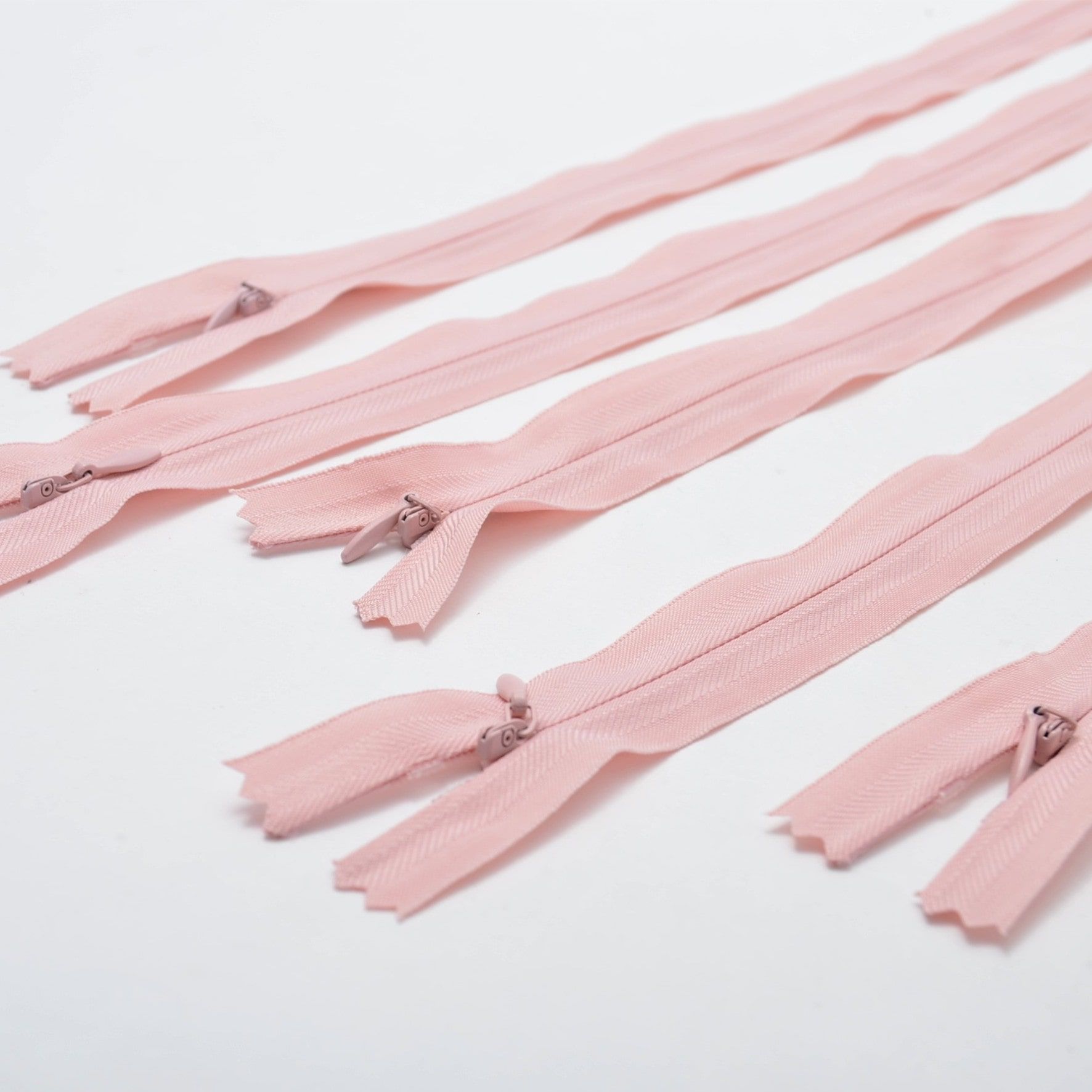 Trimz invisible/concealed zips pink close up