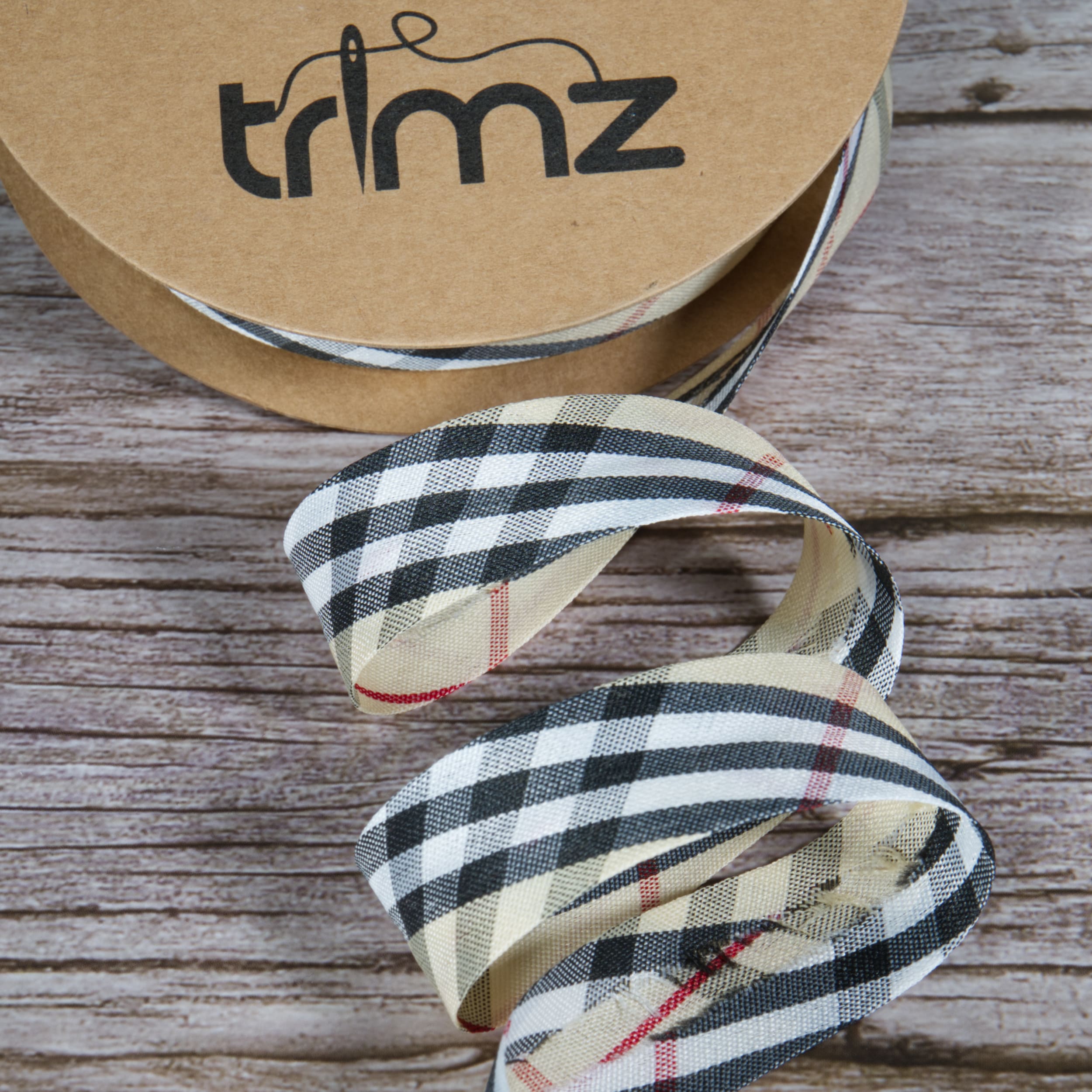 Tartan bias binding 25mm x 20m reel - Beige/ Black/ White/ Red Close up