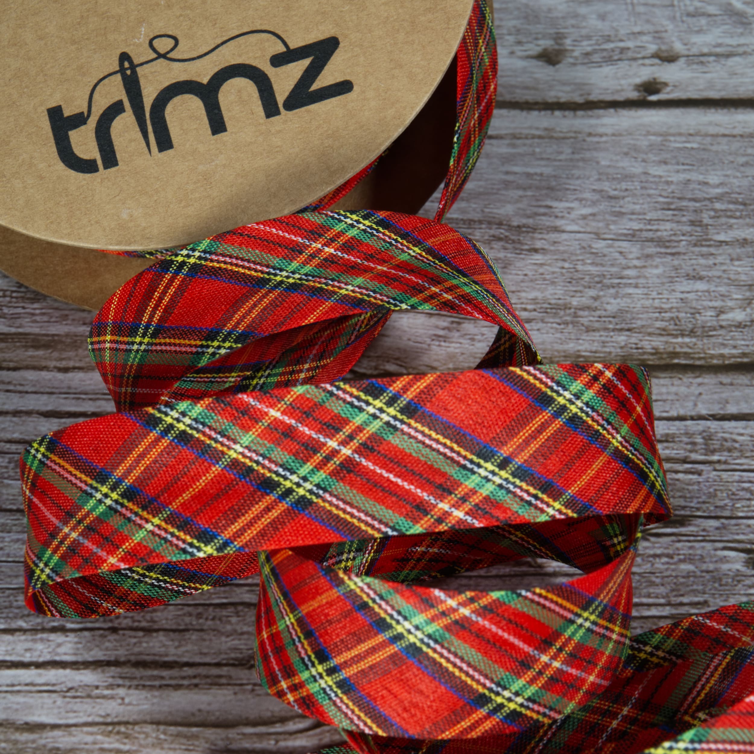 Tartan bias binding 25mm x 20m reel - Red/ Green/ Blue (diagonal pattern) Close up